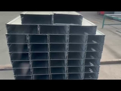 سینی های کابلی که روی دیوار نصب شده اند برای مدیریت سیم کشی برق سفارشی